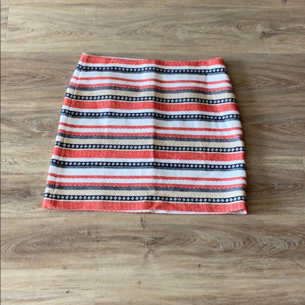 💥CLEARANCE💥NWT LOFT skirt embroidered pattern